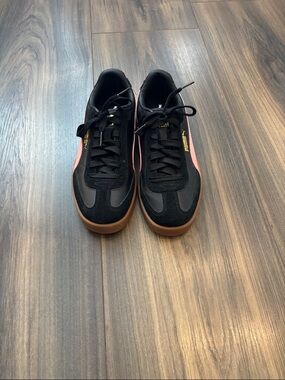 Puma Black Sneakers with Coral Accent and Gum Sole Size 8 NWOT